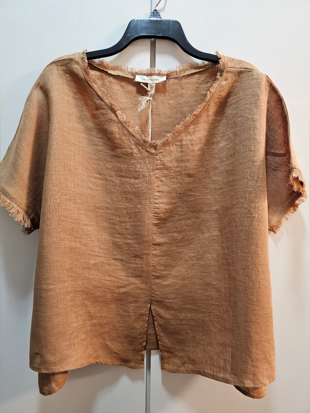 Relaxed V-Neck Linen Short Sleeve Top in Rust
